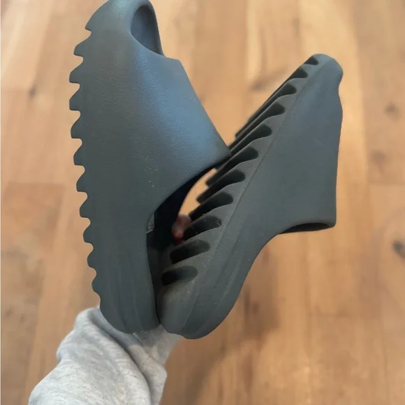 Yeezy Gray Slide Sandals - Picture 5 of 6
